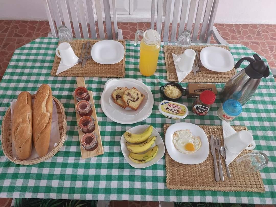 Ohana Guest House Port Mathurin Bagian luar foto